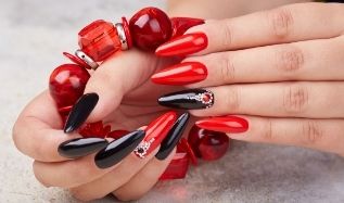 How To Choose Between Dip Powder and Gel Nails