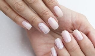 Best Nail Polish Colors for Short Nails