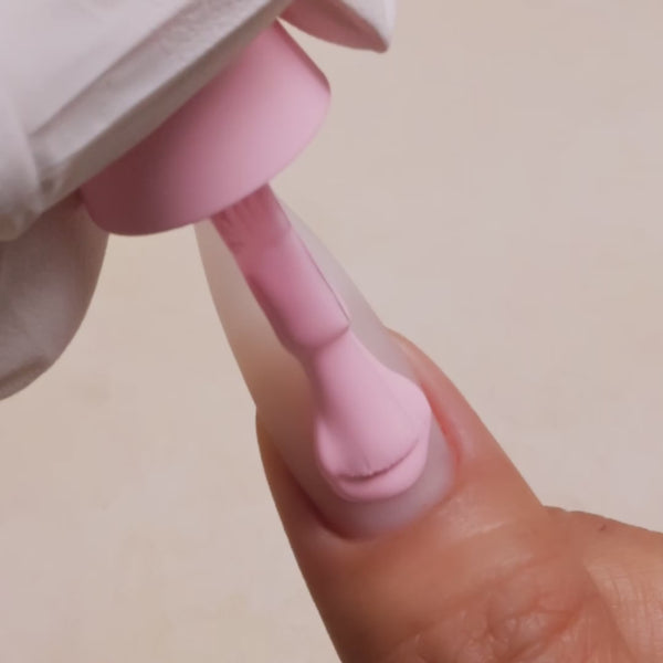 Kiara Sky Gel Pro Low-Key Sassy HFG032 applied to nail