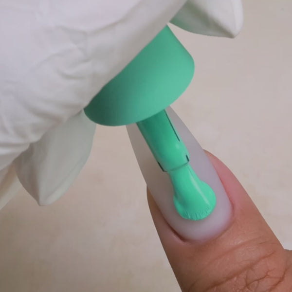 Kiara Sky Gel Pro HFG083 Surf The Wave applied to nail