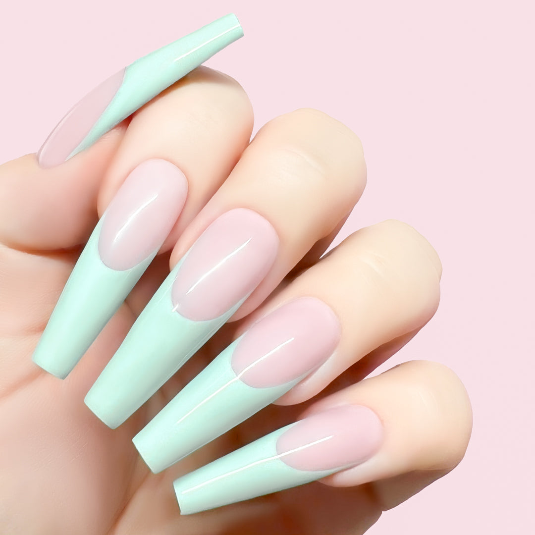 The Minta Lisa gel art applied to nail extensions