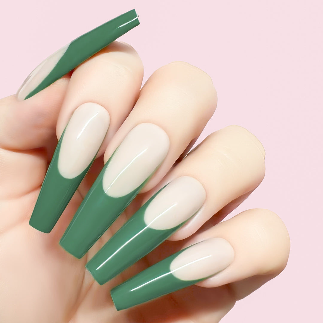 Money in the Banksy gel art applied to nail extensions