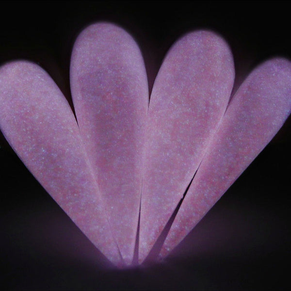 DG137 Glowing Stiletto Nails