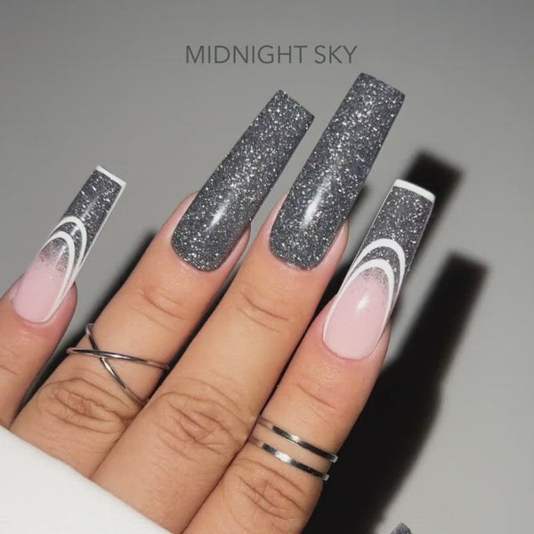 Kiara Sky DiamondFx Midnight Sky Dip Powder on nails