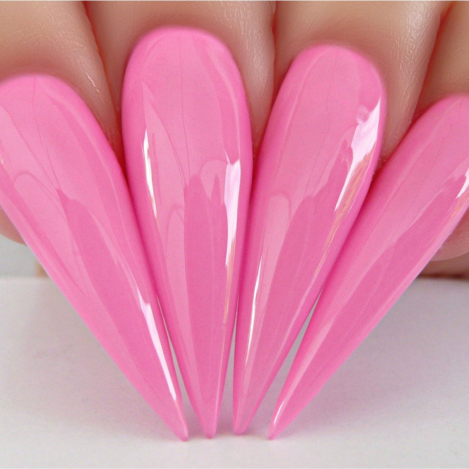 D589 Stiletto Nails
